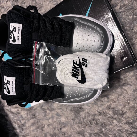 Size 4 - Supreme x Nike Dunk SB QS Low Metallic Silver main image 5